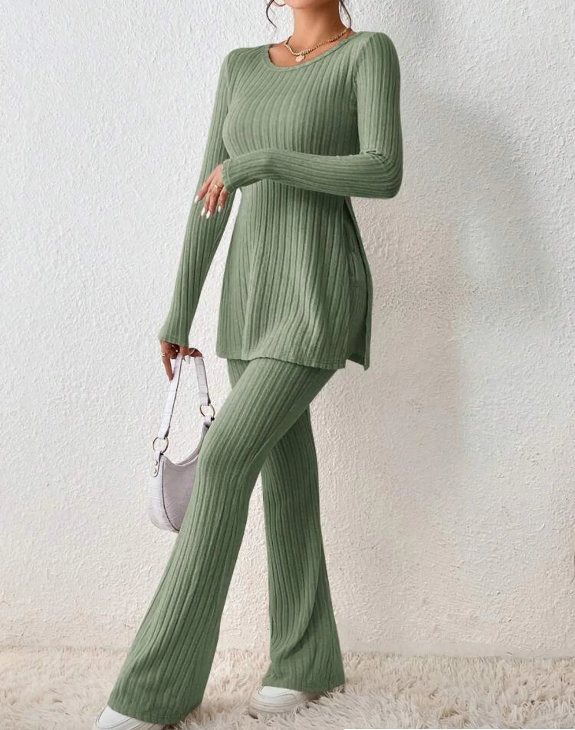 Ensemble Deux Pièces Femme — Chic et Sexy, Manches Longues, Col Rond, Coupe Élégante avec Fente, Style Casual et Mode