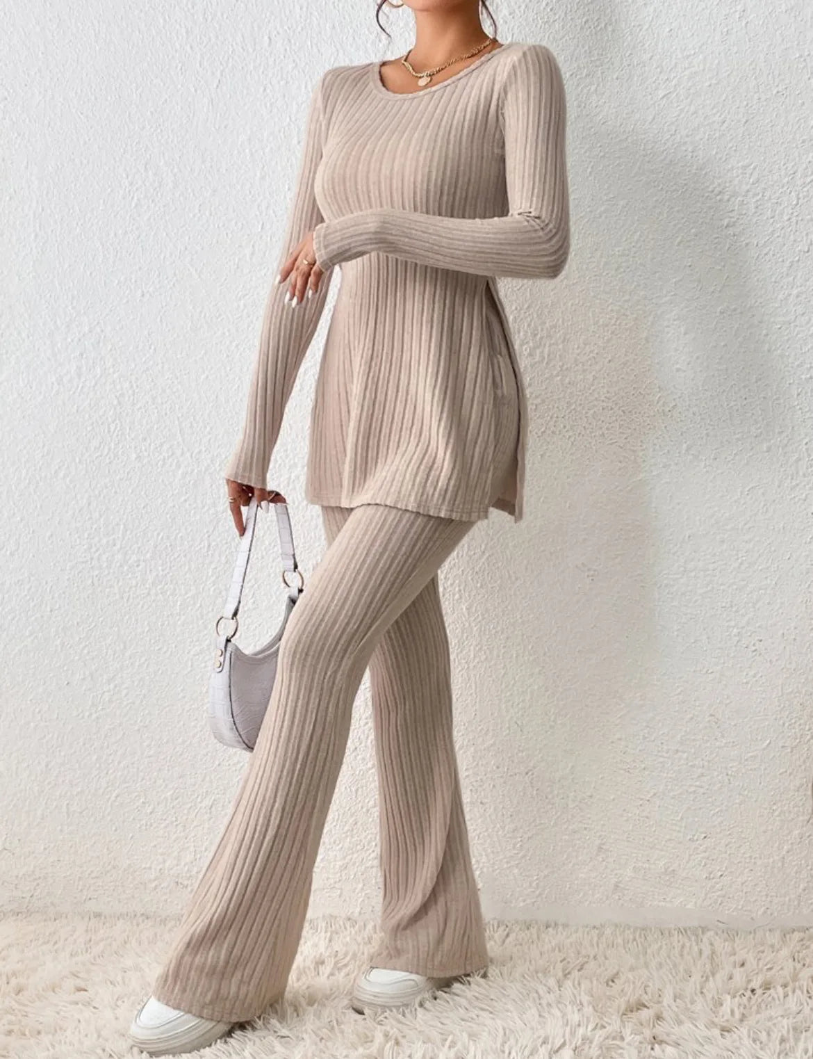 Ensemble Deux Pièces Femme — Chic et Sexy, Manches Longues, Col Rond, Coupe Élégante avec Fente, Style Casual et Mode